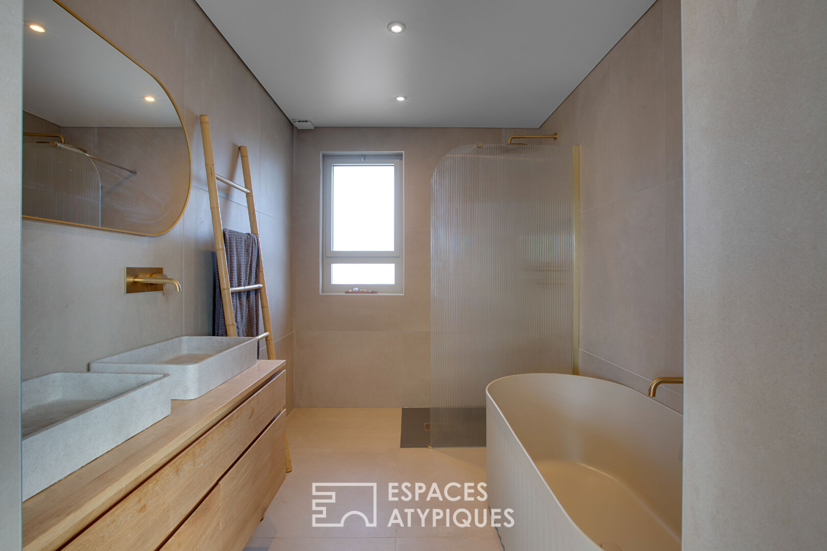 Contemporary villa in the heart of the village