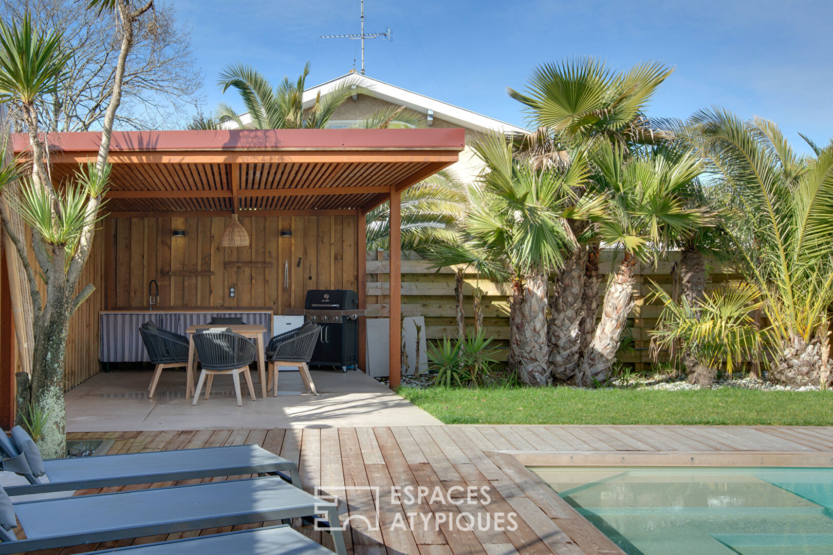 Contemporary villa in the heart of the village