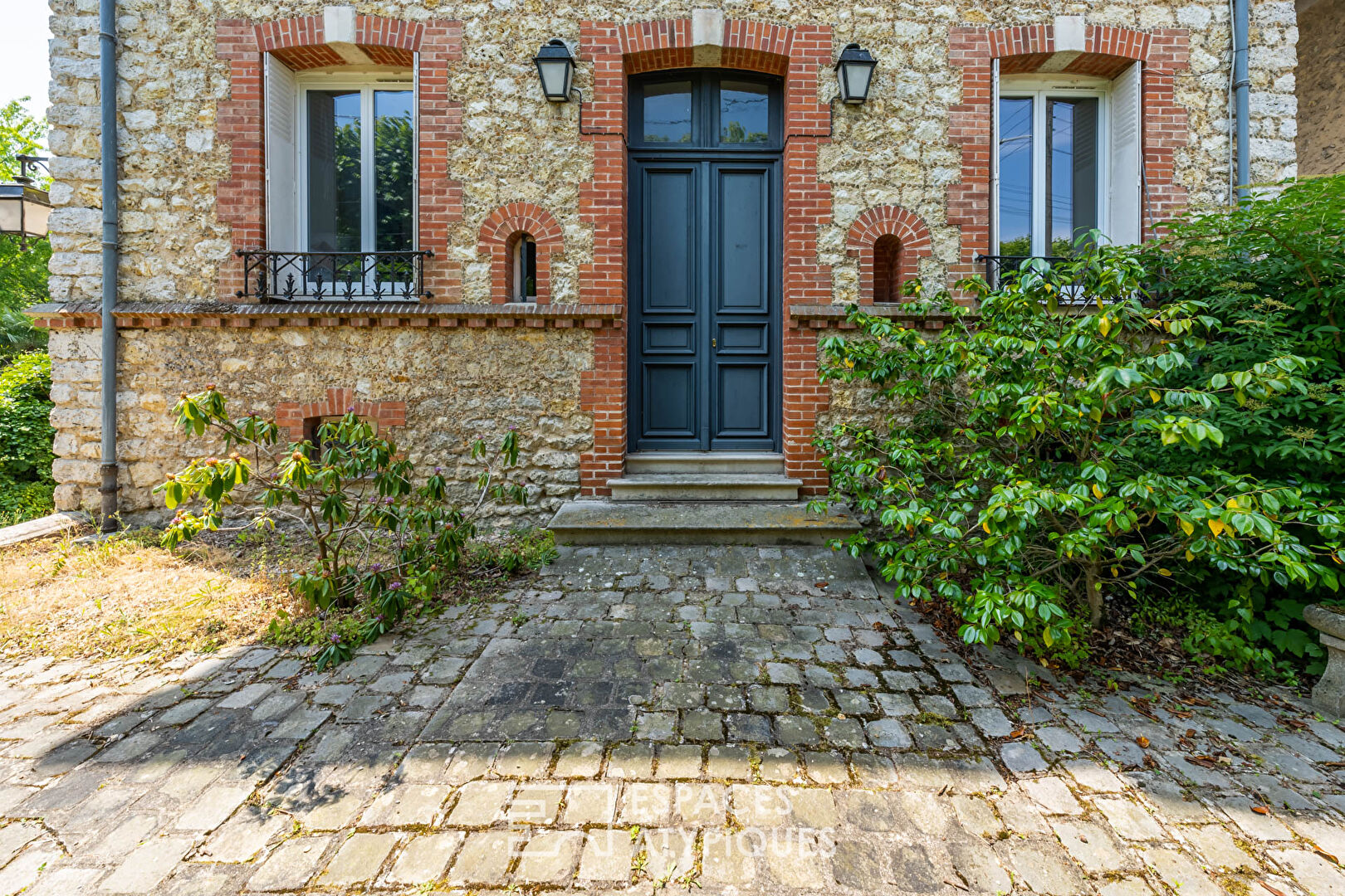 La Maison et son parc au coeur du village