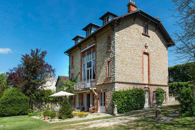 La Maison et son parc au coeur du village