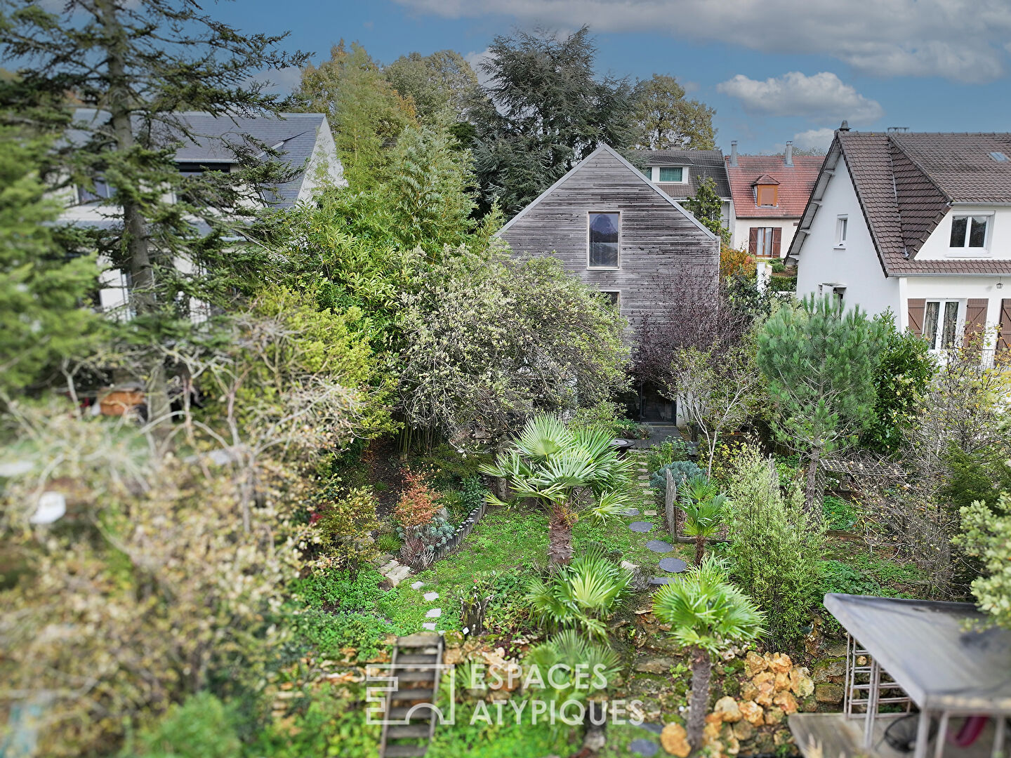 La Maison d’architecte en Bois et son écrin de verdure