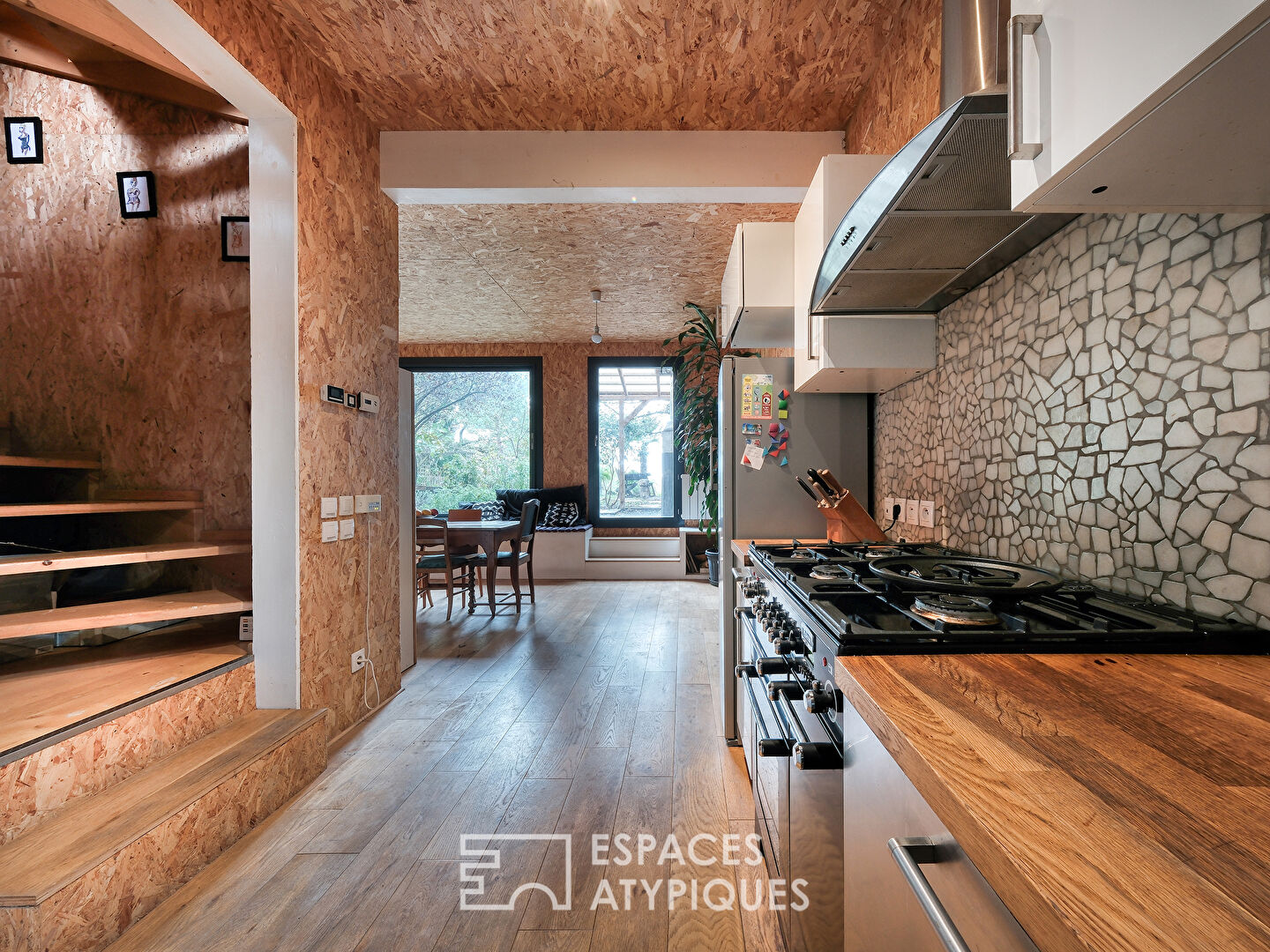 La Maison d’architecte en Bois et son écrin de verdure