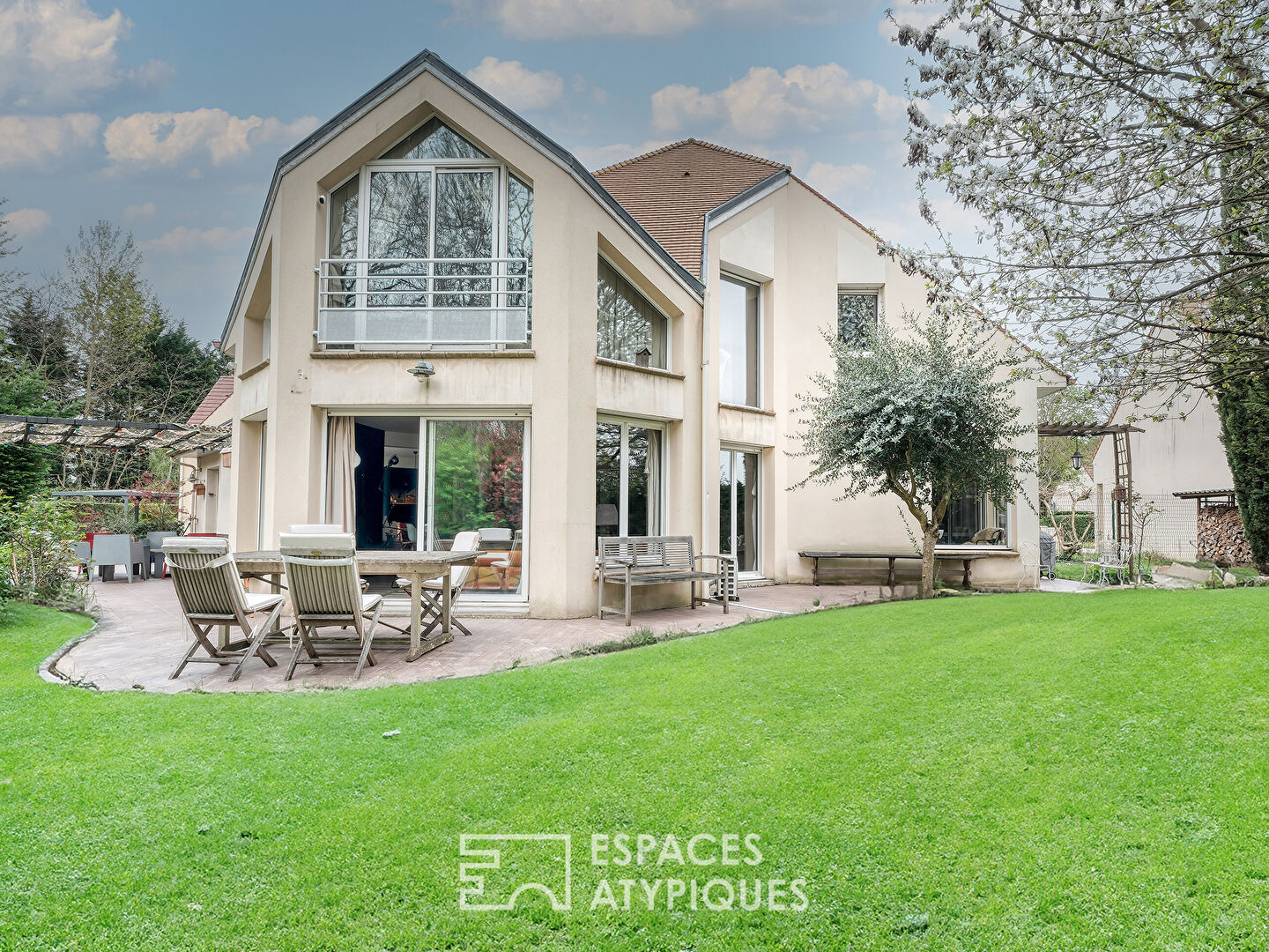 La maison d’architecte avec jardin et dans un environnement calme