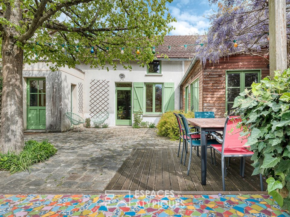 La Maison en pierre dans son écrin de verdure