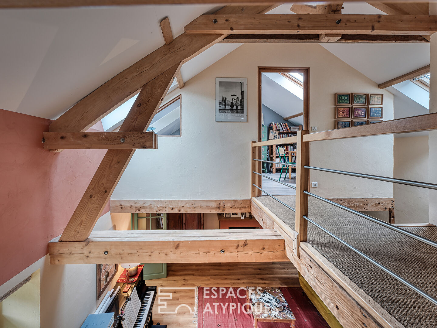 La Maison en pierre dans son écrin de verdure