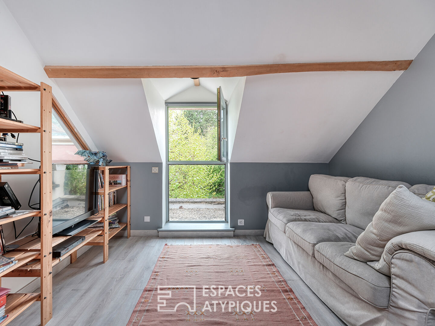 La Maison en pierre dans son écrin de verdure