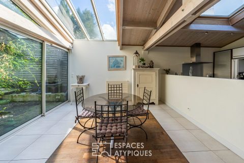 La maison rénovée et son patio