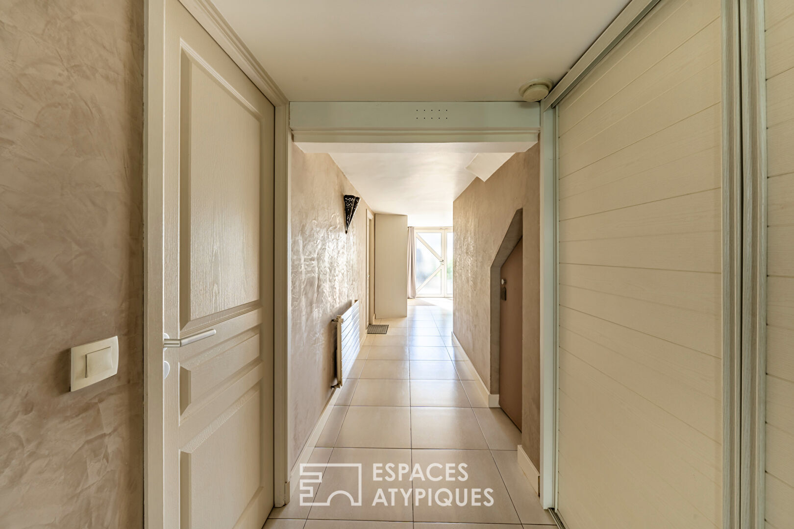 La maison rénovée et son patio