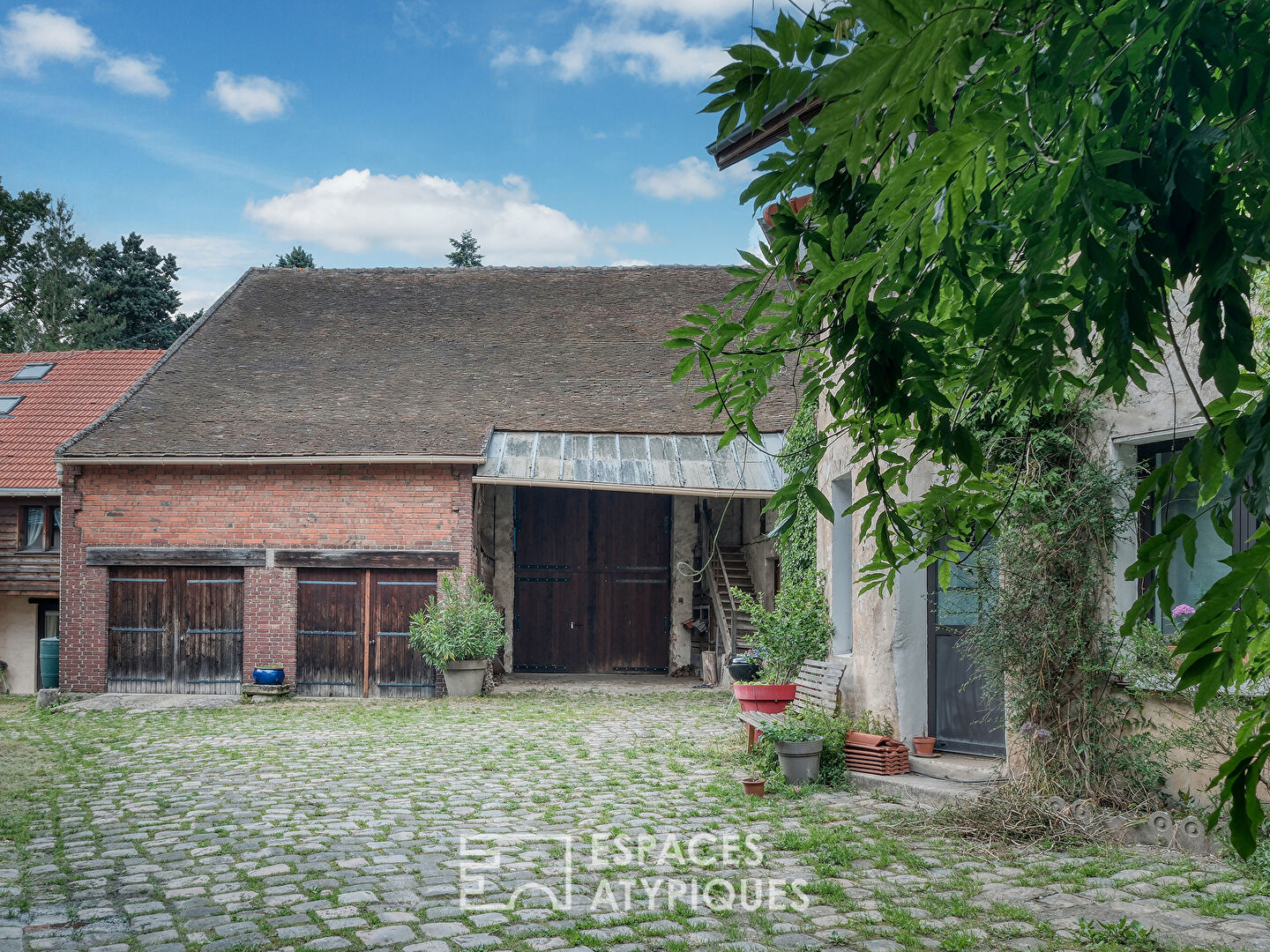 La maison en pierre et sa grange XXL au coeur du village