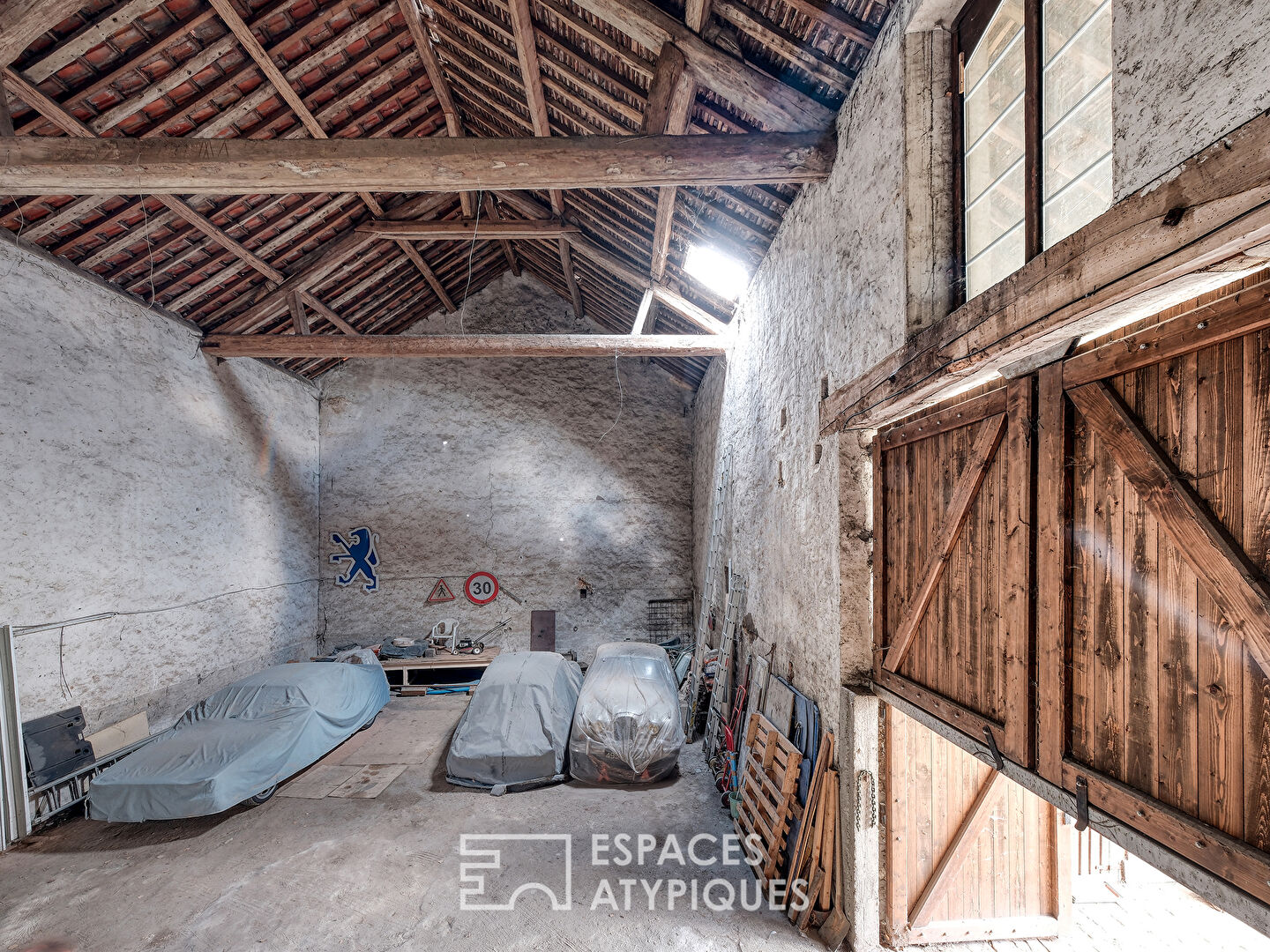 La maison en pierre et sa grange XXL au coeur du village