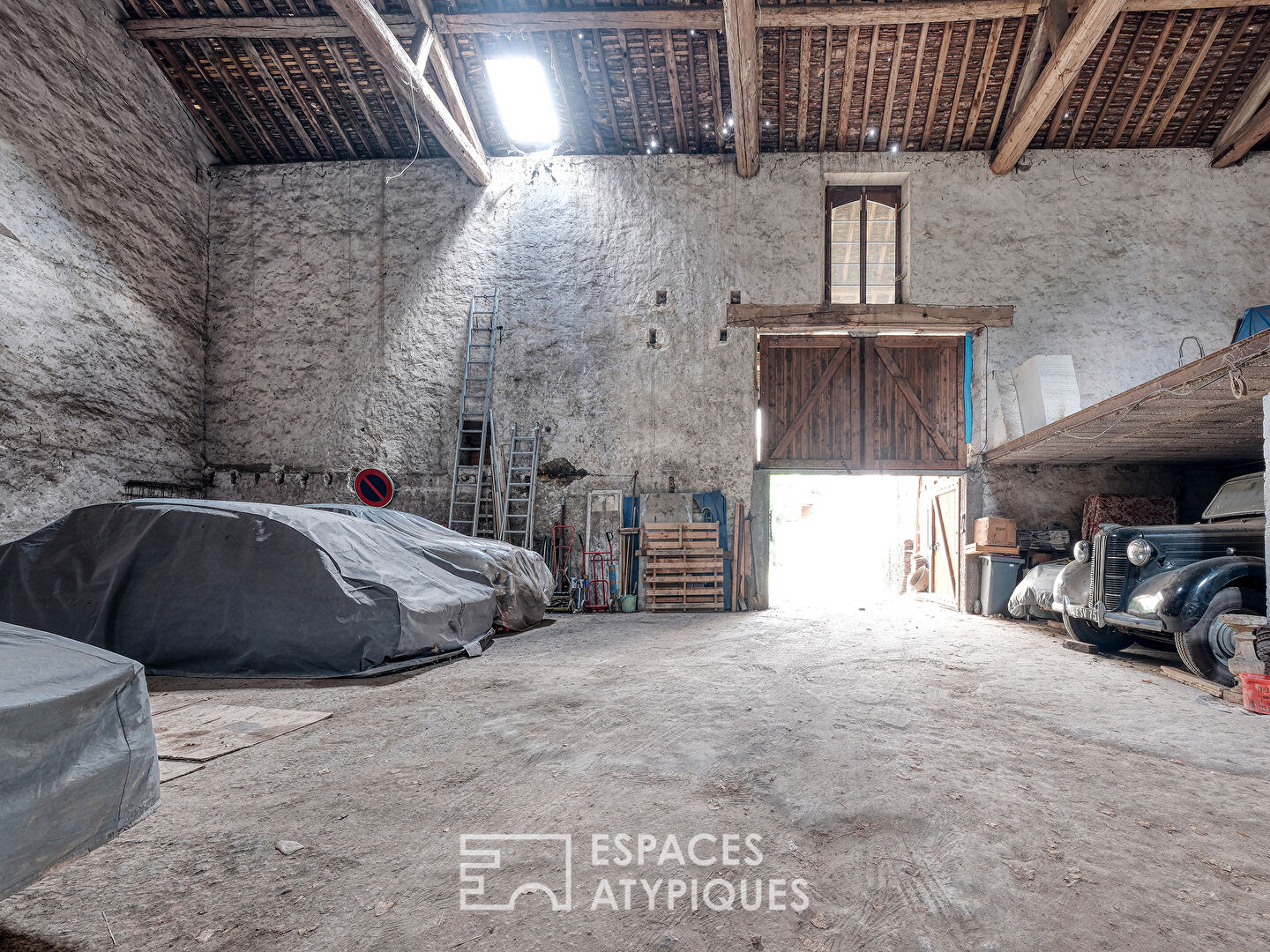 La maison en pierre et sa grange XXL au coeur du village