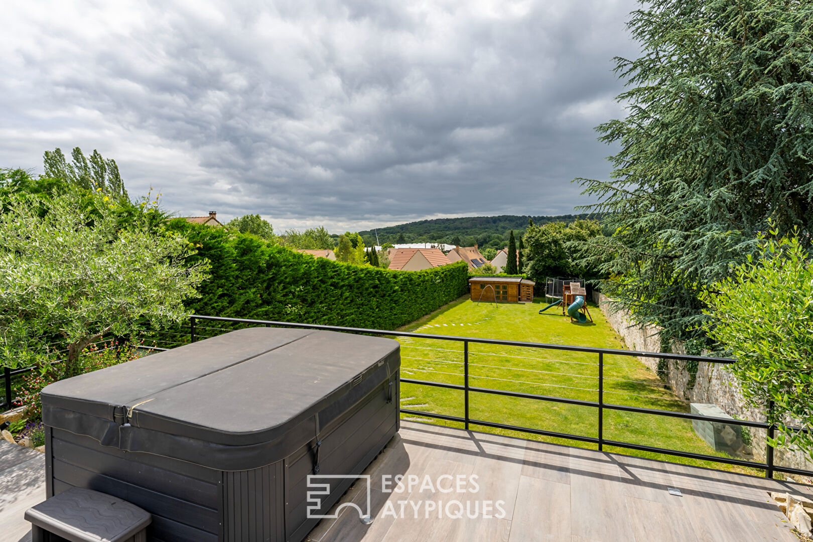 Maison d’architecte avec vue sur la vallée
