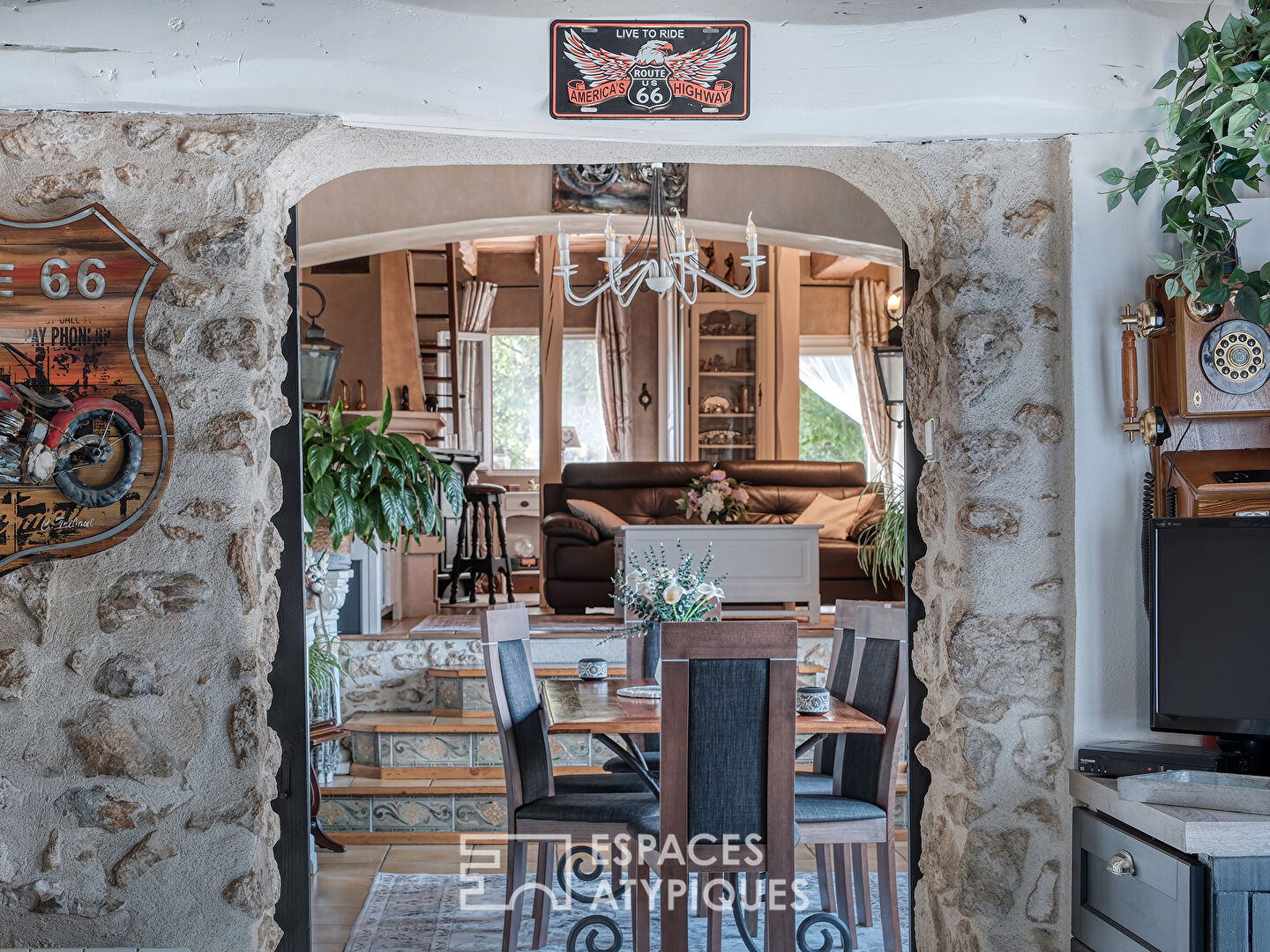 La maison en pierre et sa vue sur la campagne