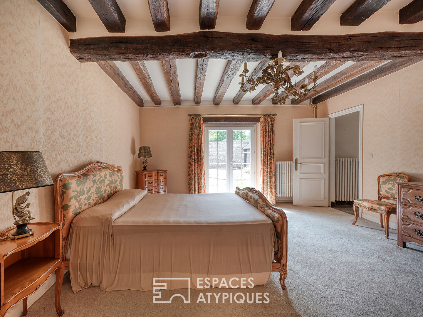 La maison en pierre à la campagne et aux portes de Paris