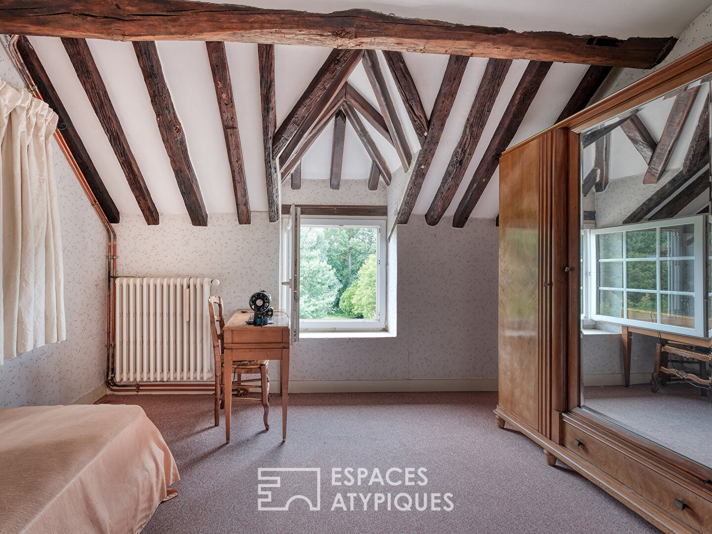 La maison en pierre à la campagne et aux portes de Paris