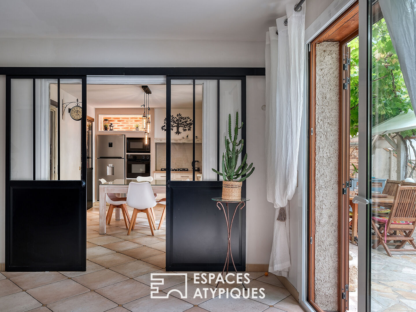 La maison familiale au calme avec sous-sol et jardin verdoyant
