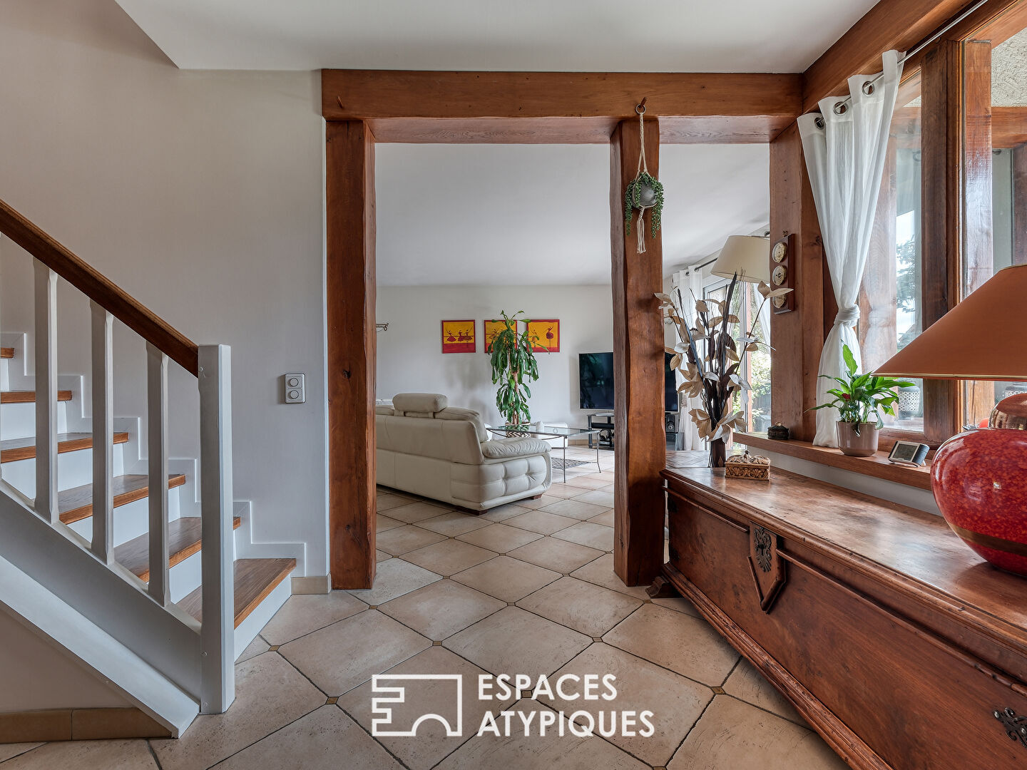 La maison familiale au calme avec sous-sol et jardin verdoyant
