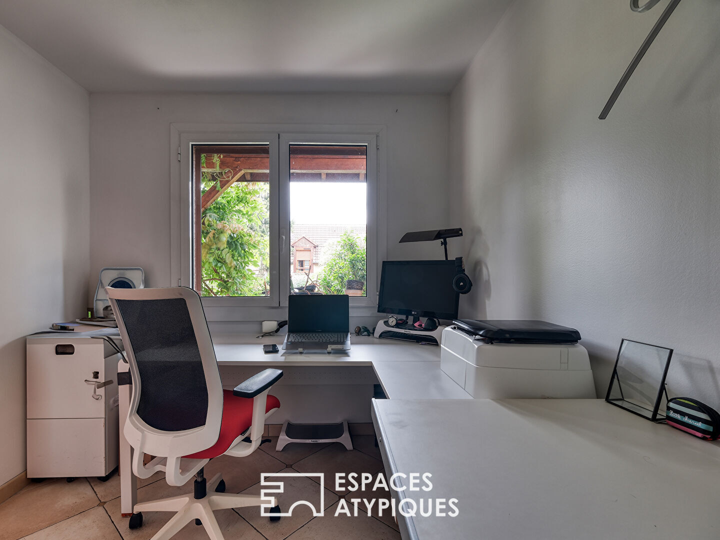 La maison familiale au calme avec sous-sol et jardin verdoyant