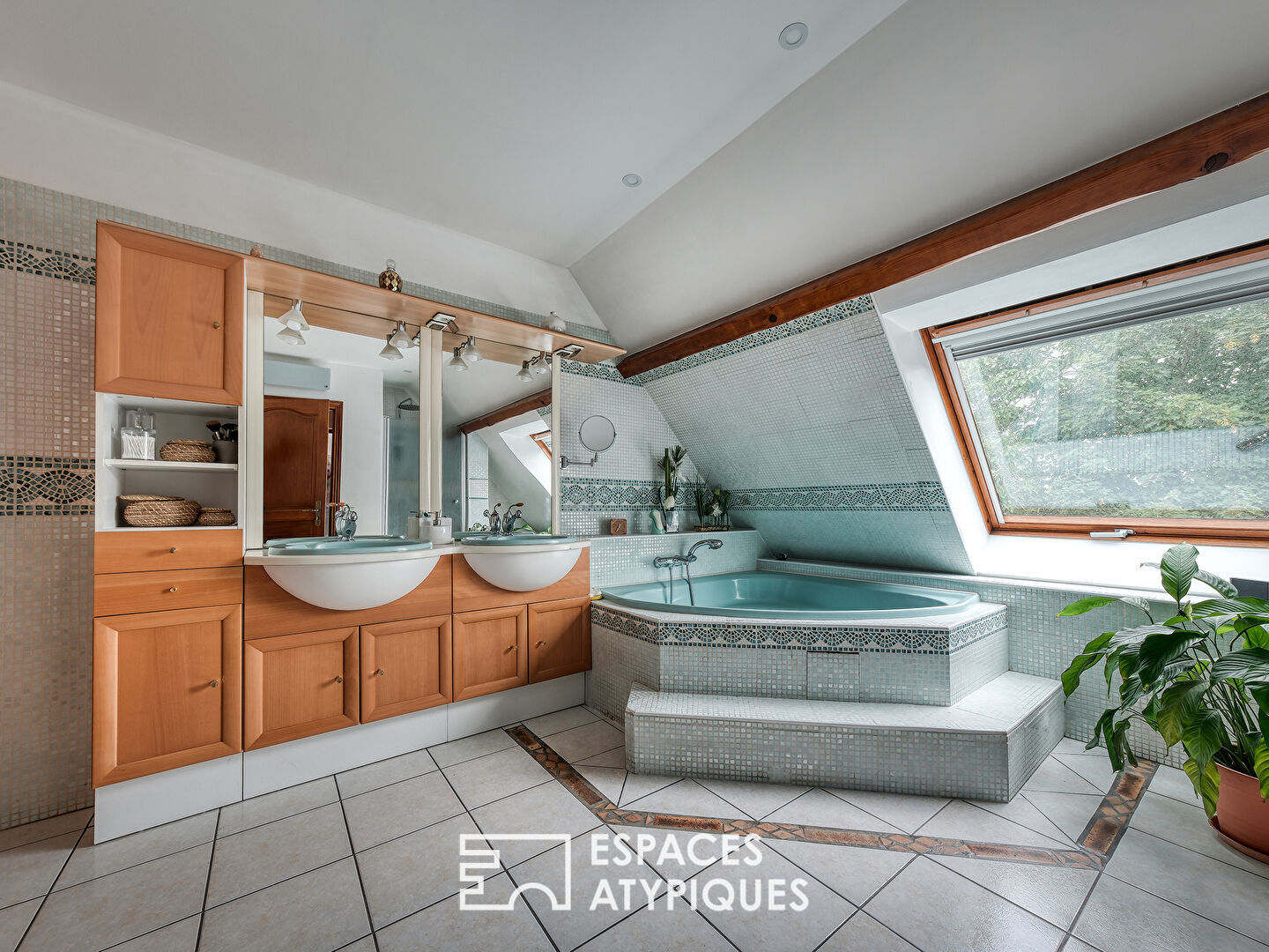 La maison familiale au calme avec sous-sol et jardin verdoyant