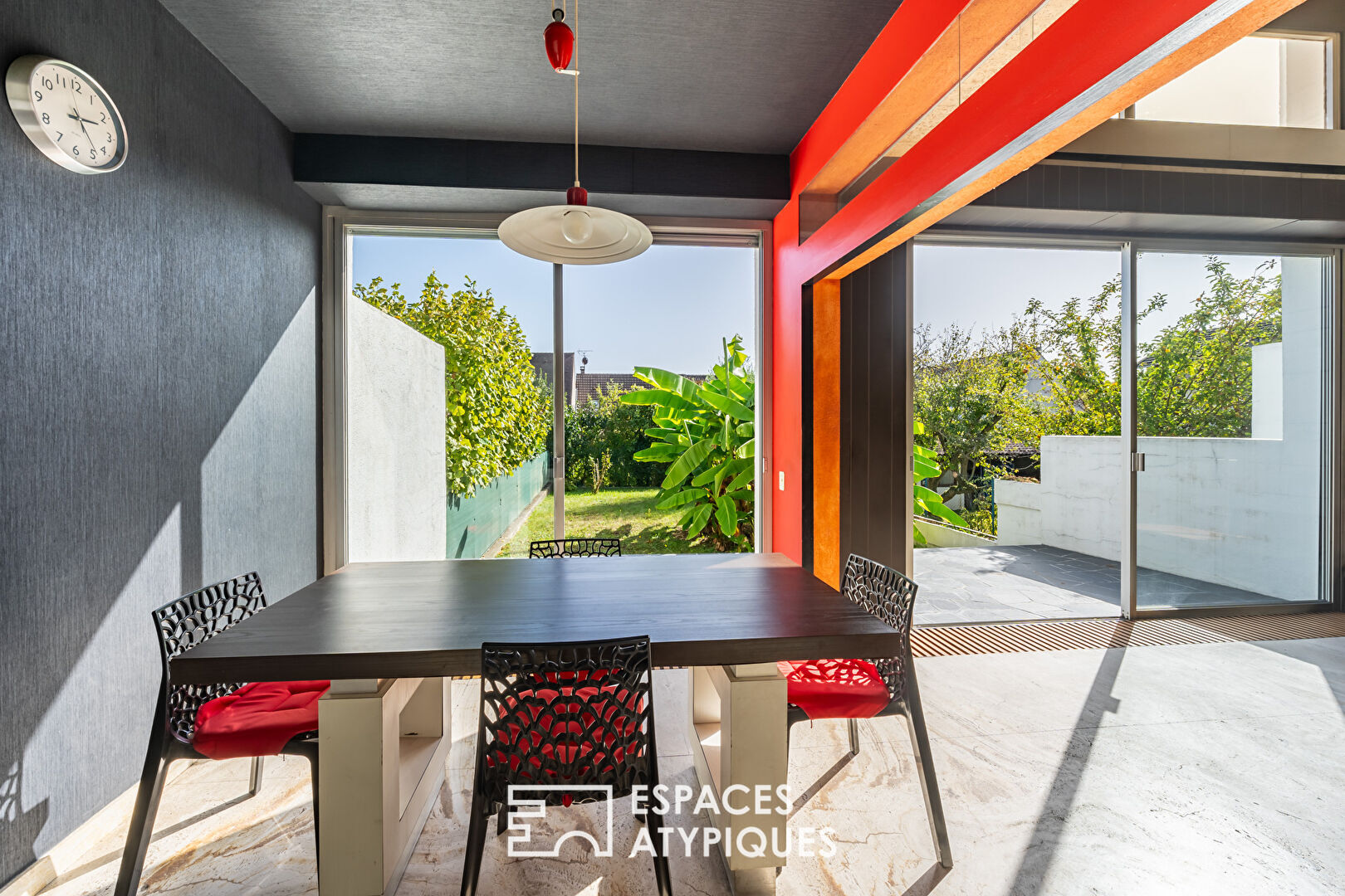 La maison d’architecte lumineuse avec jardin dans un quartier recherché