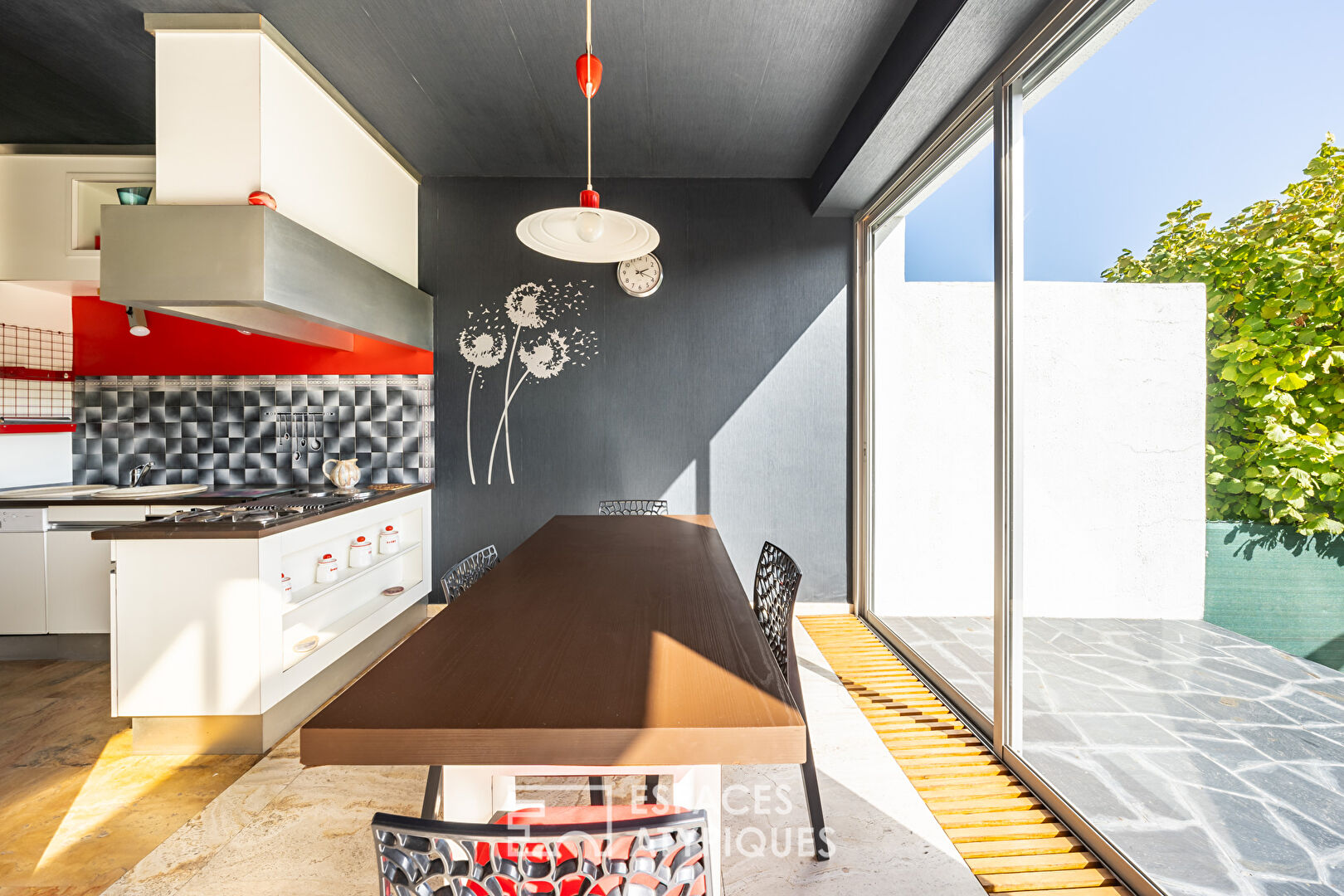 La maison d’architecte lumineuse avec jardin dans un quartier recherché