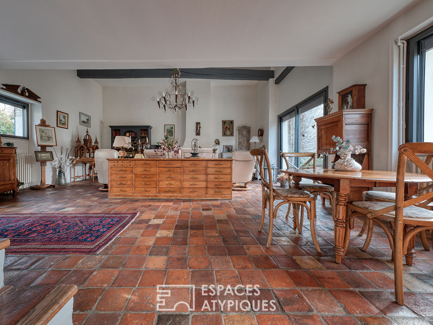 Ancien corps de ferme réhabilité avec une maison d’invités et un jardin paysager