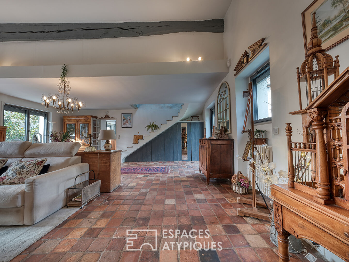 Ancien corps de ferme réhabilité avec une maison d’invités et un jardin paysager