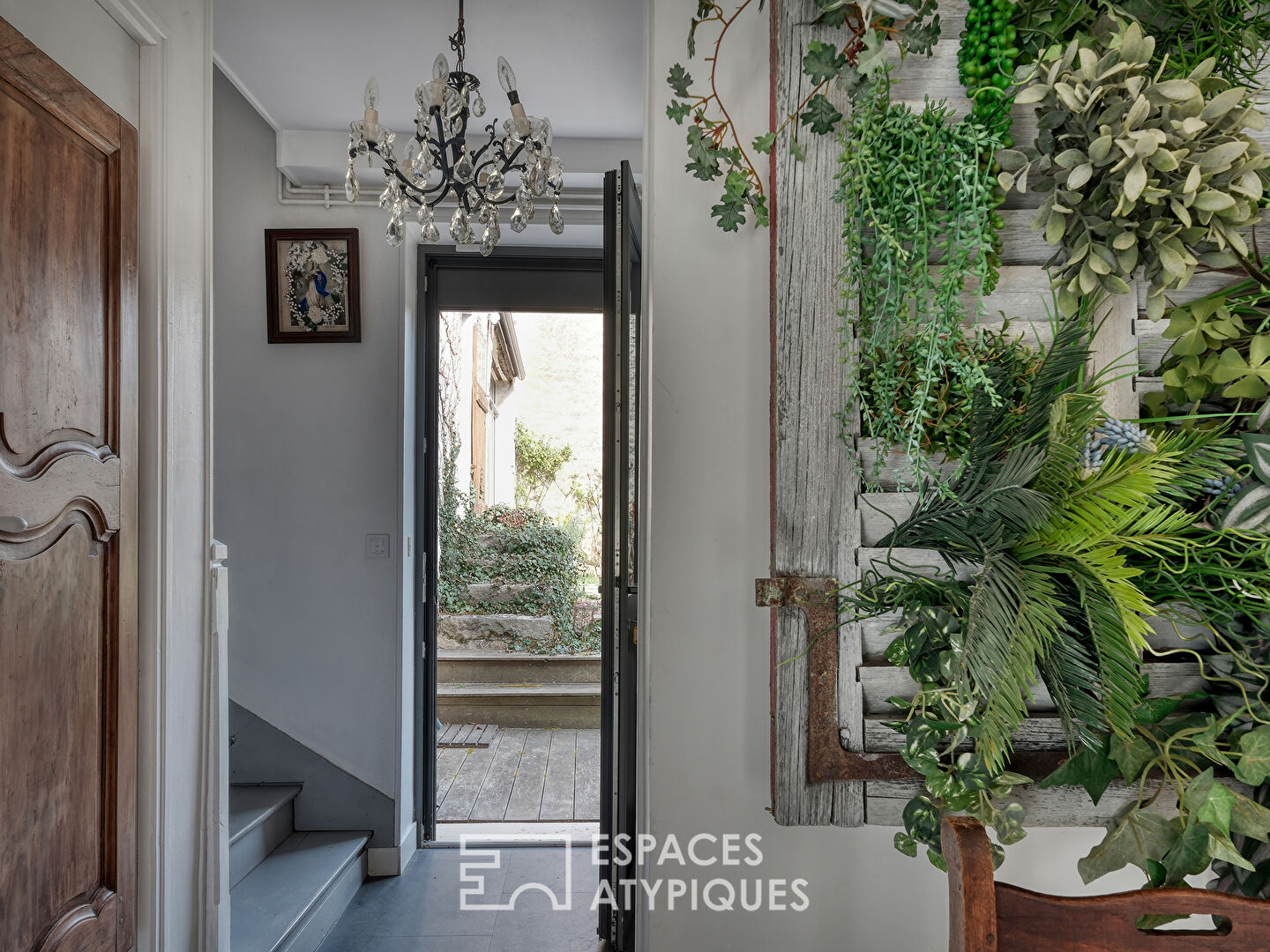 Ancien corps de ferme réhabilité avec une maison d’invités et un jardin paysager