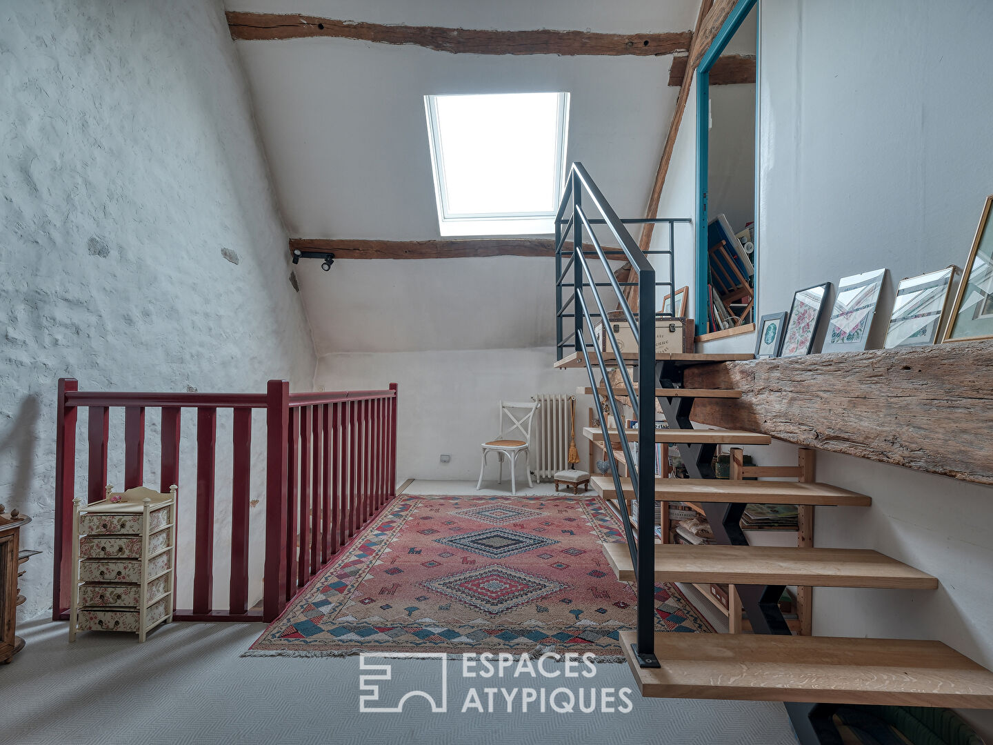 Ancien corps de ferme réhabilité avec une maison d’invités et un jardin paysager