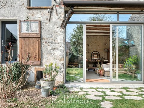Ancien corps de ferme réhabilité avec une maison d’invités et un jardin paysager