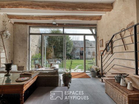 Ancien corps de ferme réhabilité avec une maison d’invités et un jardin paysager