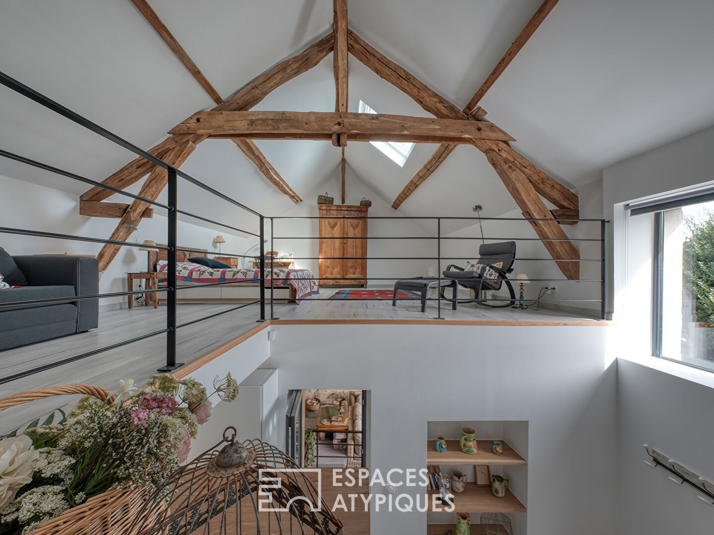 Ancien corps de ferme réhabilité avec une maison d’invités et un jardin paysager