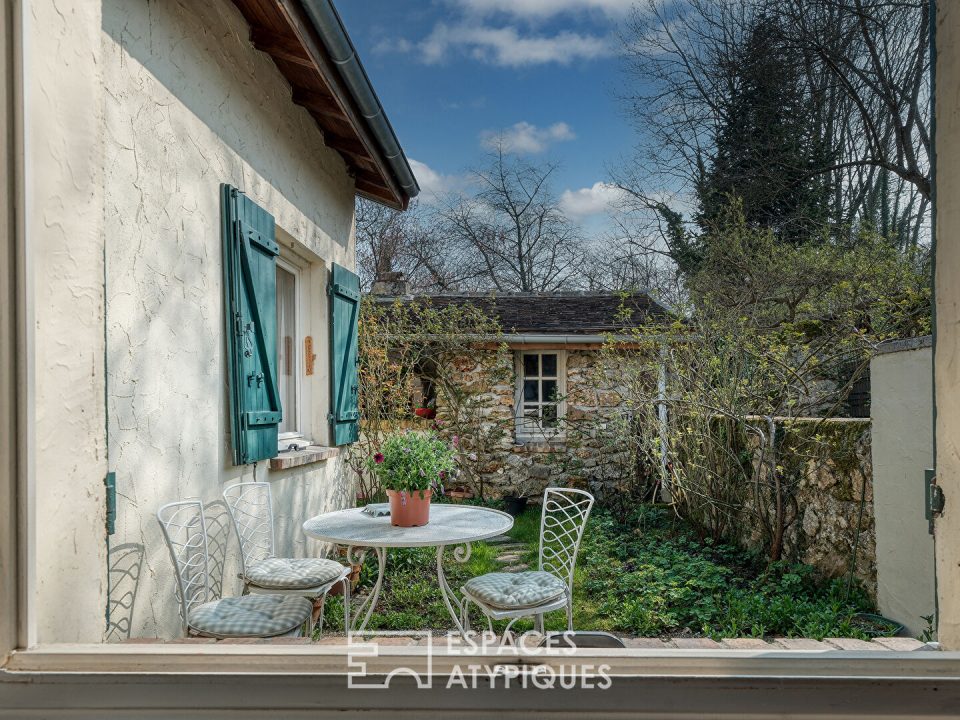 Maison de charme rénovée avec cour au coeur d'Étiolles.