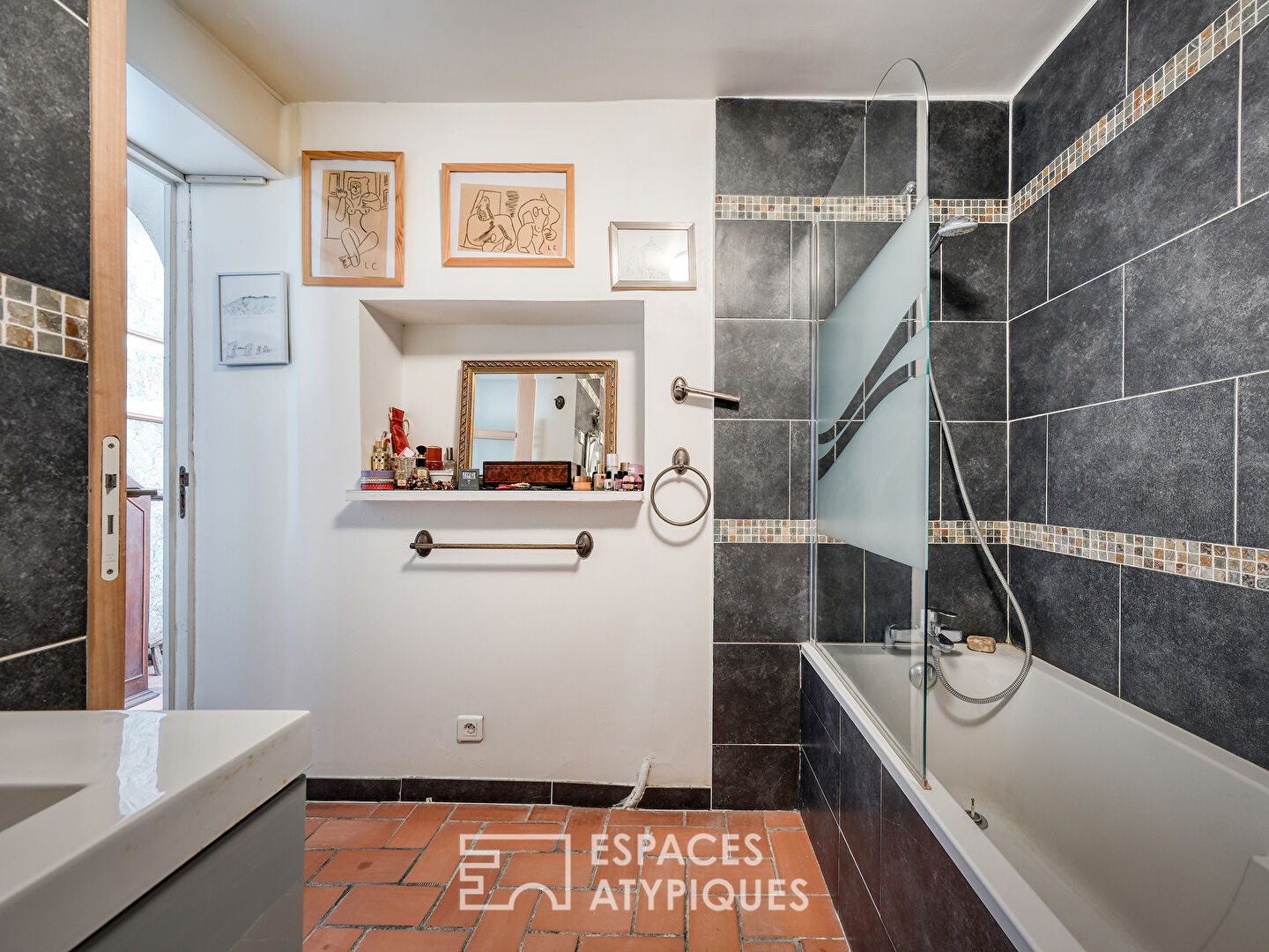 Maison de charme rénovée avec cour au coeur d’Étiolles.