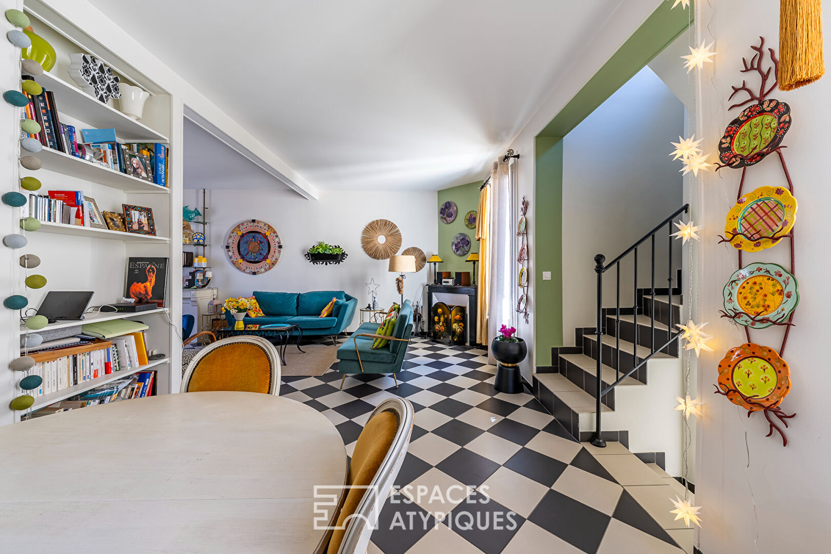 Maison de charme avec studio indépendant et jardin.