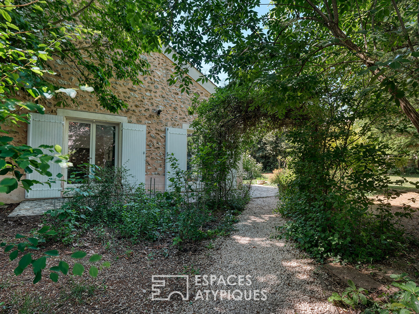Maison de charme avec jardin arboré au coeur de Morsang-sur-Seine