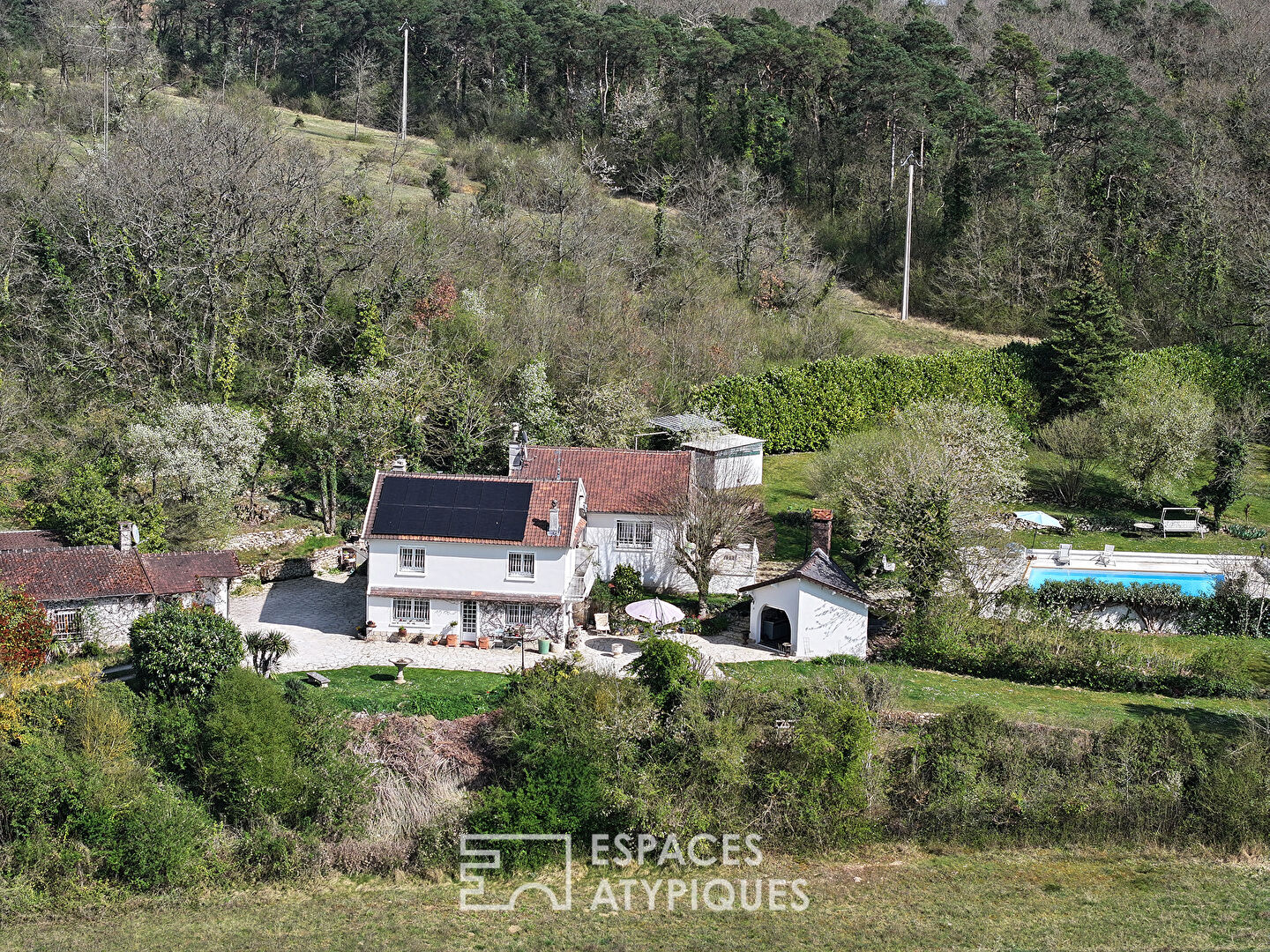 Bergerie bohème au coeur de la nature avec une vue sur la vallée