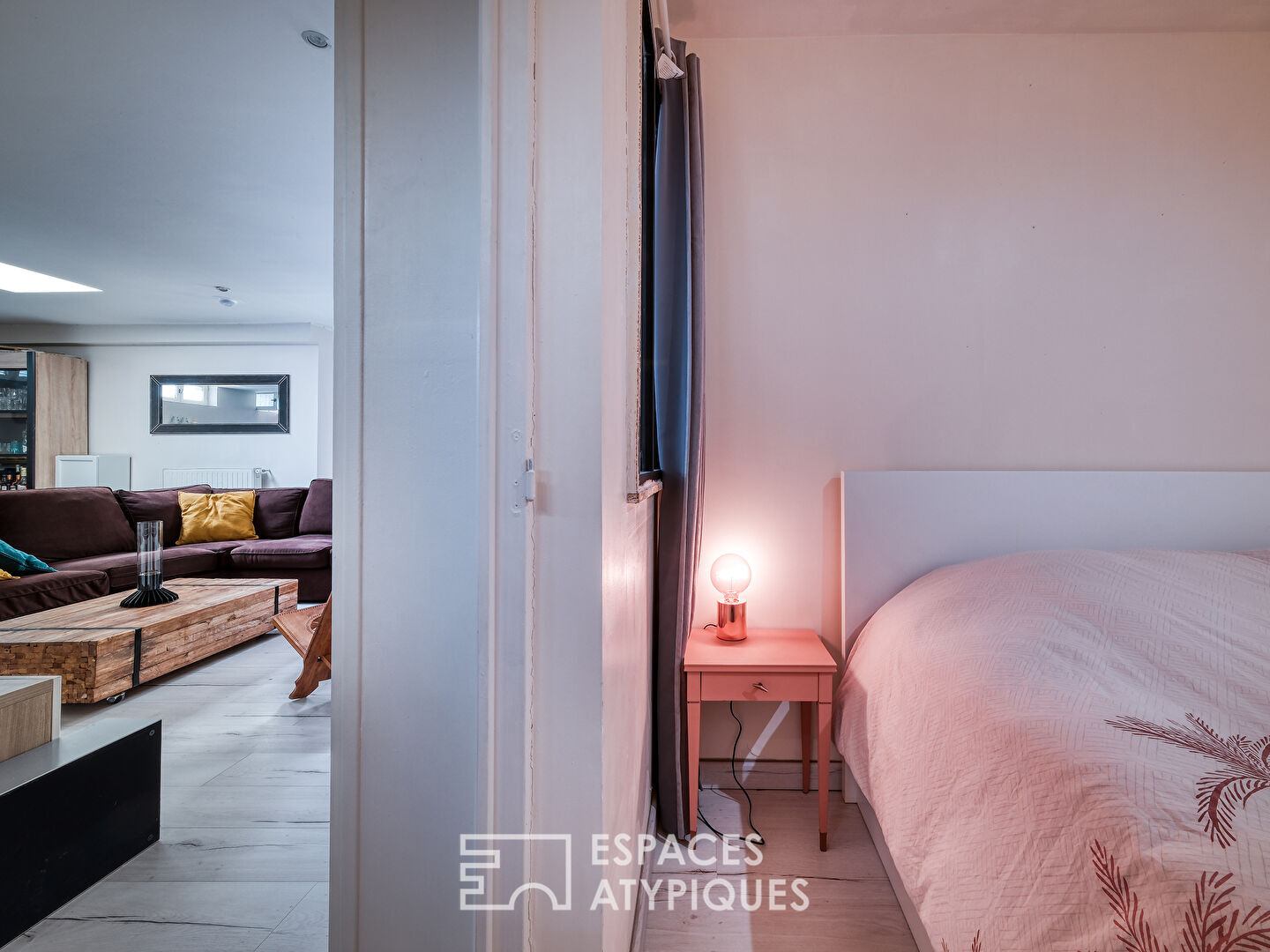 Maison esprit loft en souplex avec jardin d’hiver et extérieur.