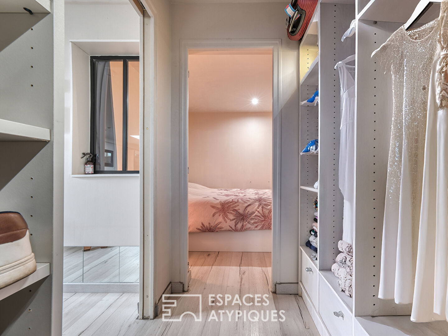 Maison esprit loft en souplex avec jardin d’hiver et extérieur.