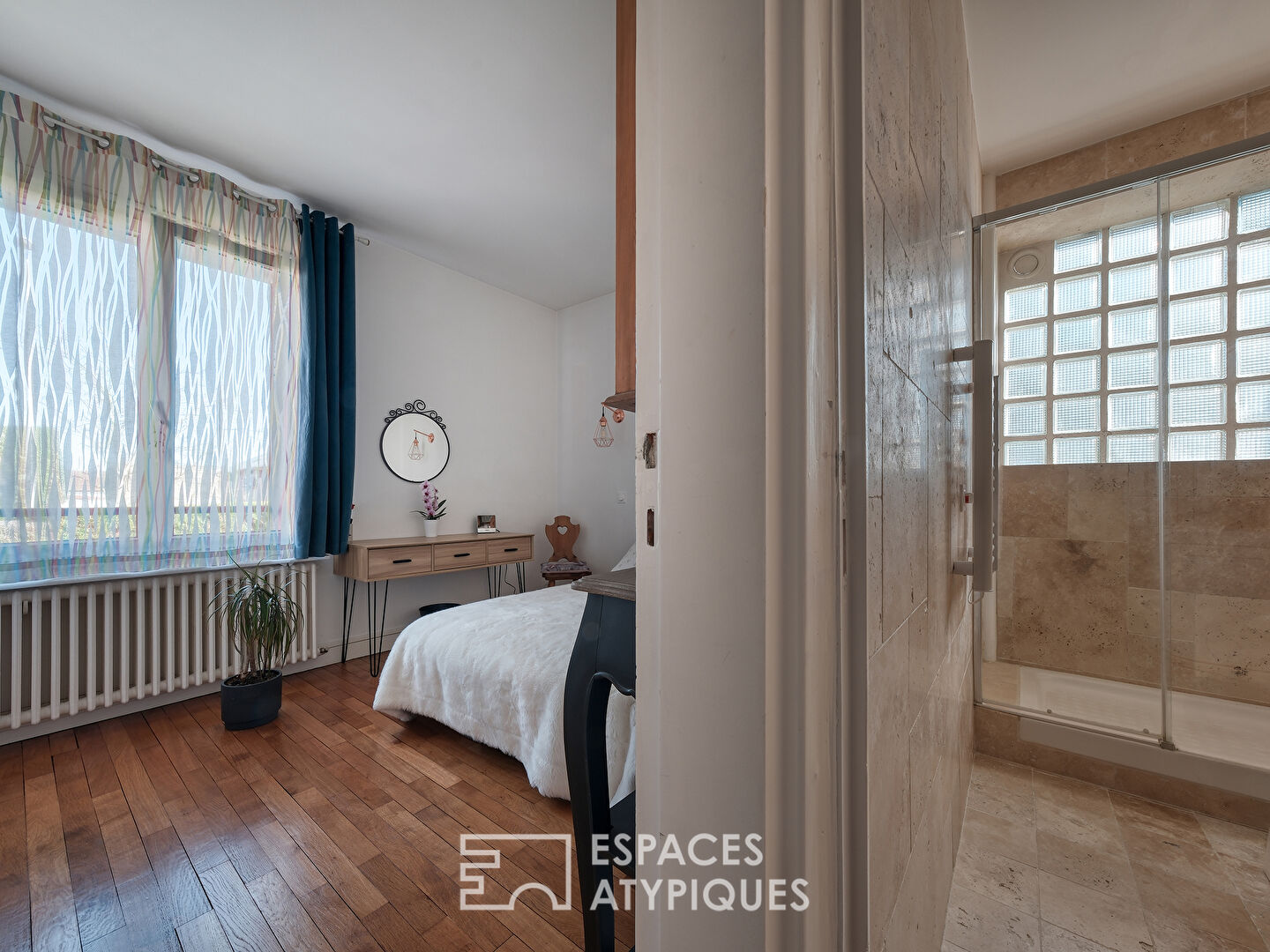 Maison de caractère entièrement rénovée à proximité de la gare.