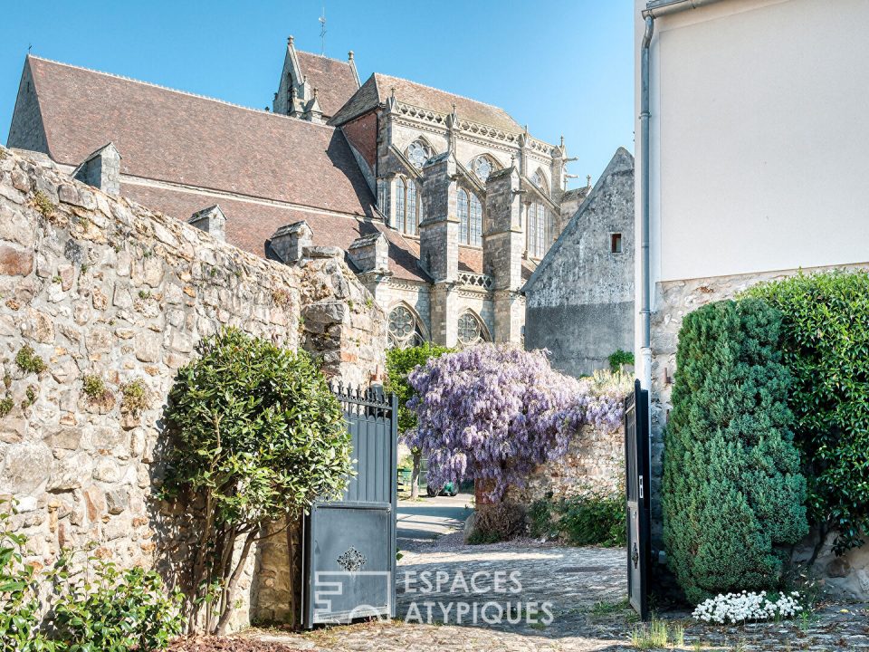 La maison historique dans le centre du village de Saint-Sulpice-de-Favières