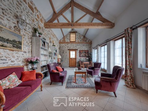 La maison historique dans le village de Saint-Sulpice-de-Favières