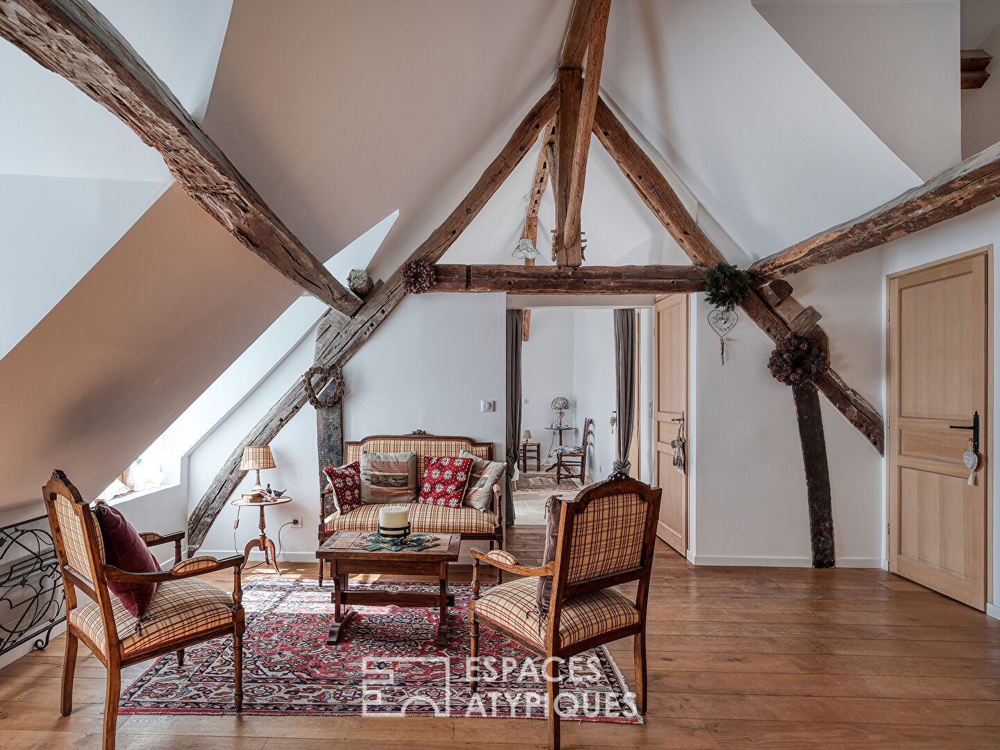 La maison historique dans le village de Saint-Sulpice-de-Favières