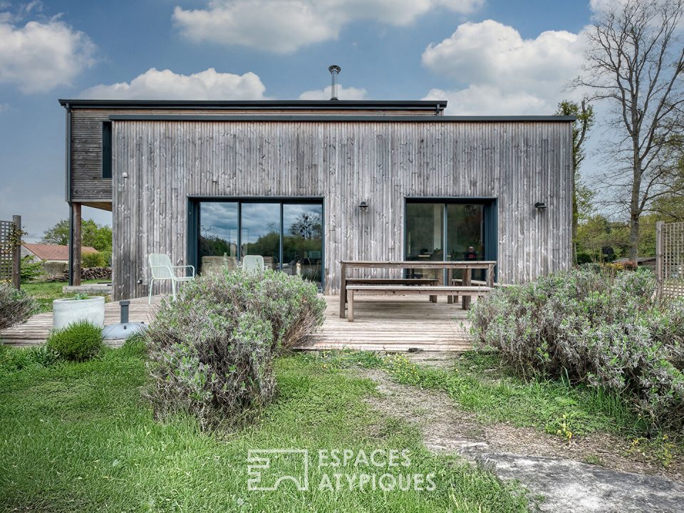 Maison contemporaine en bois en lisière de forêt - Réf. 461EAE1 Maison contemporaine en bois en lisière de forêt