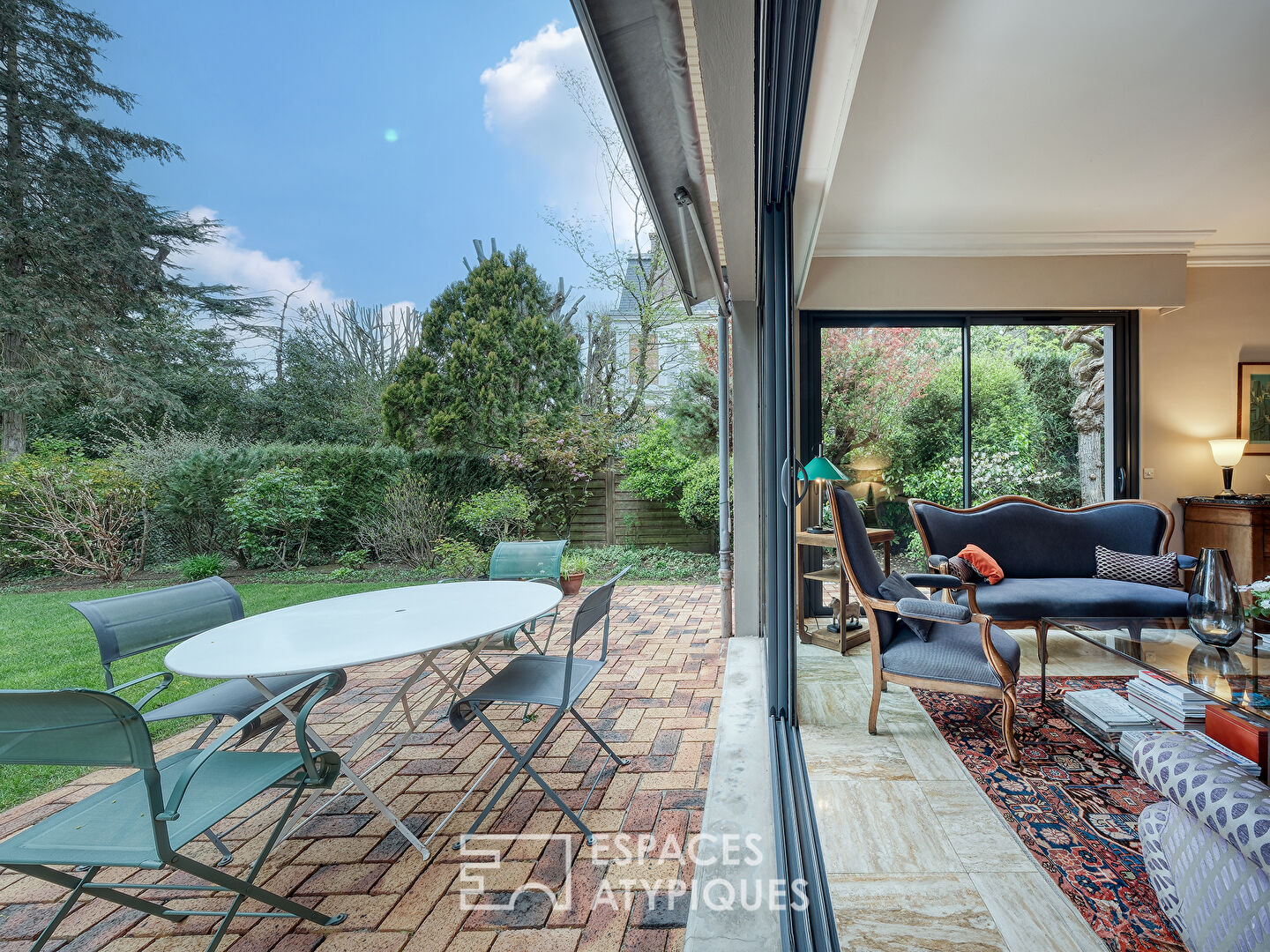 Maison meulière rénovée avec jardin et extensions dans un quartier recherché de Soisy-sur-Seine