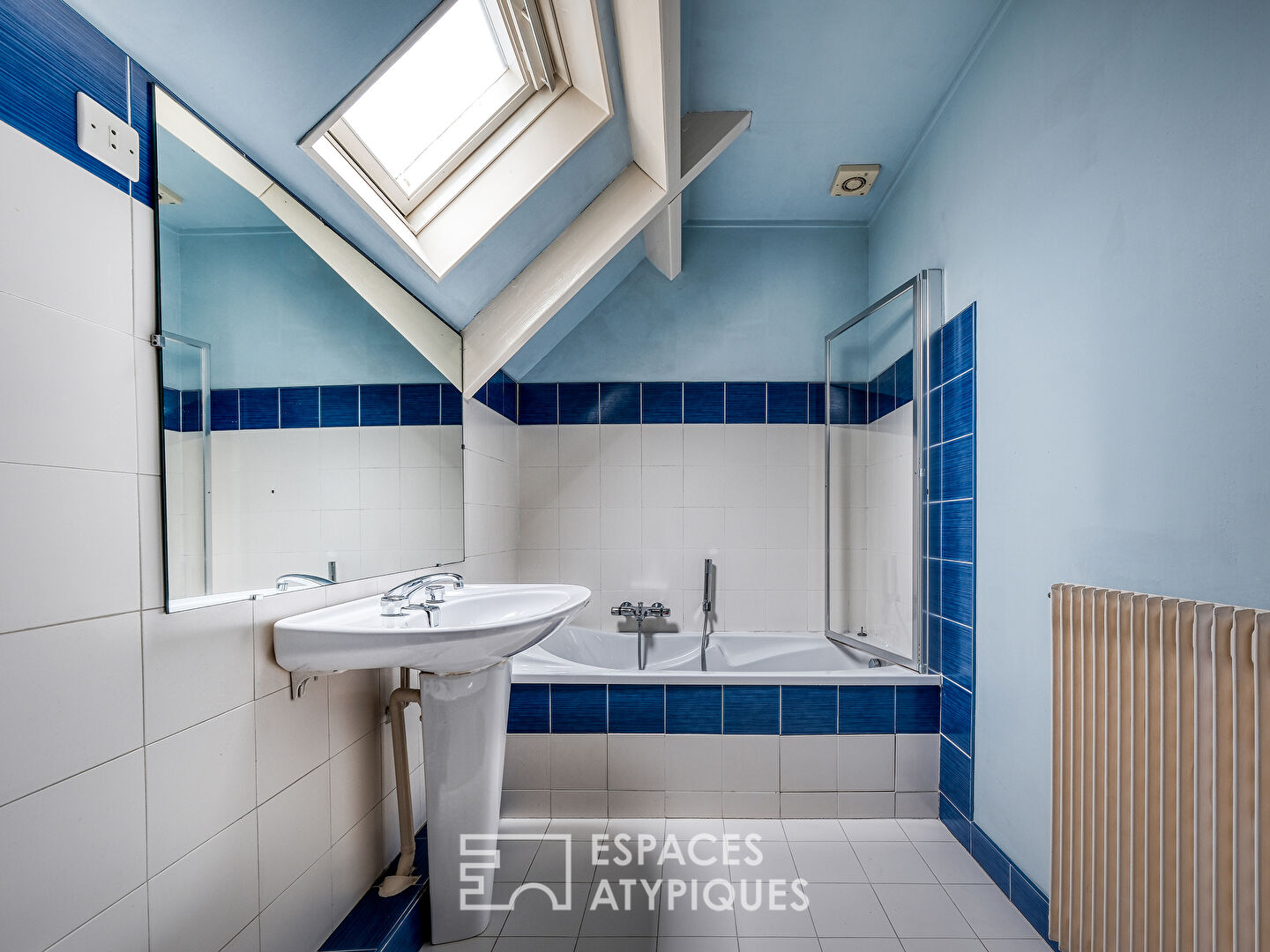 Maison meulière rénovée avec jardin et extensions dans un quartier recherché de Soisy-sur-Seine