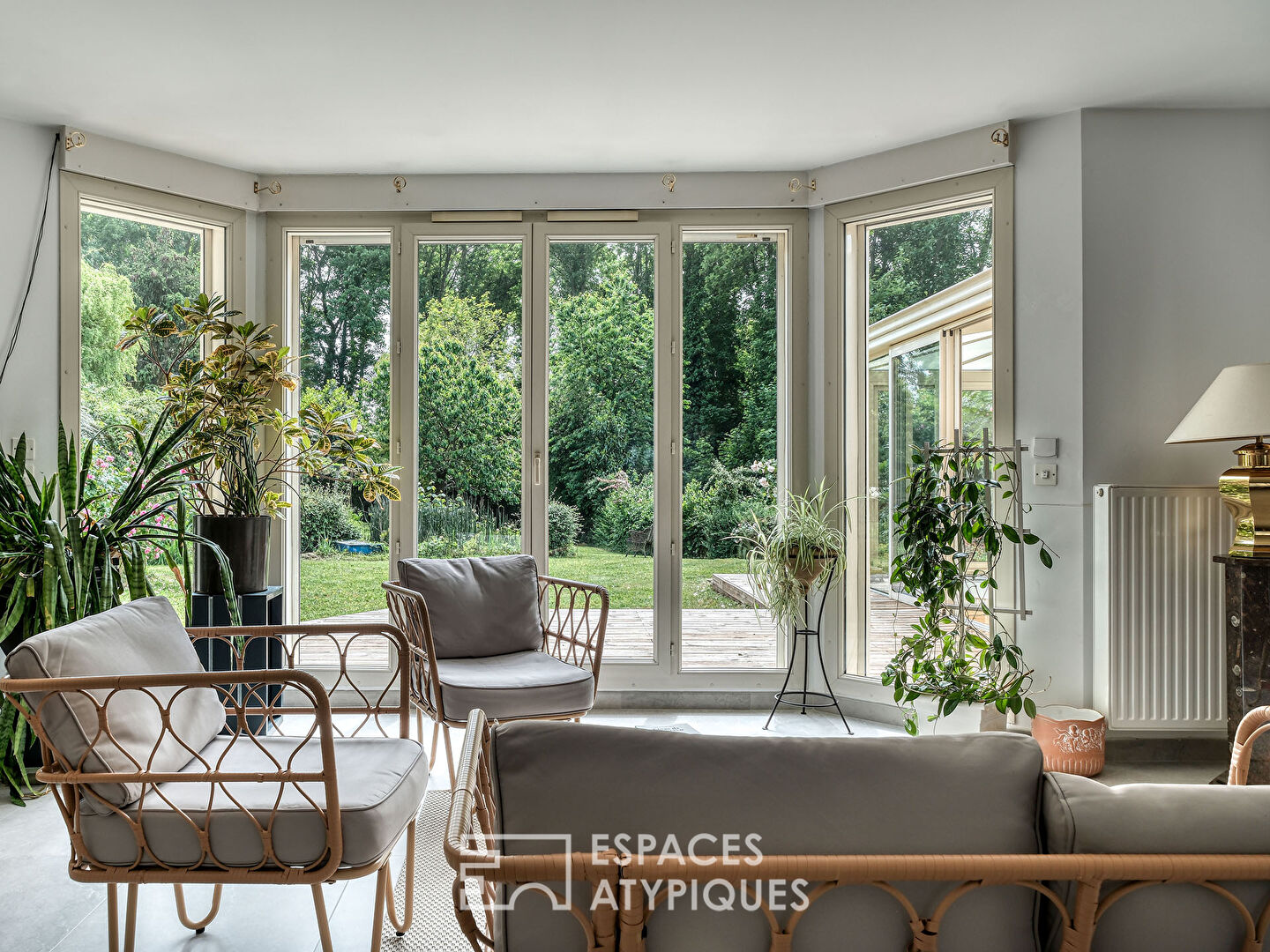 Maison familiale dans un domaine privé à Étiolles avec spa et jardin