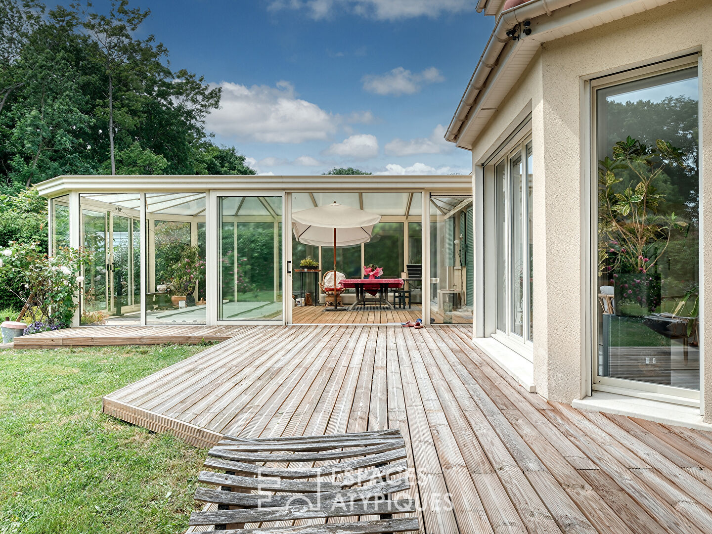 Maison familiale dans un domaine privé à Étiolles avec spa et jardin