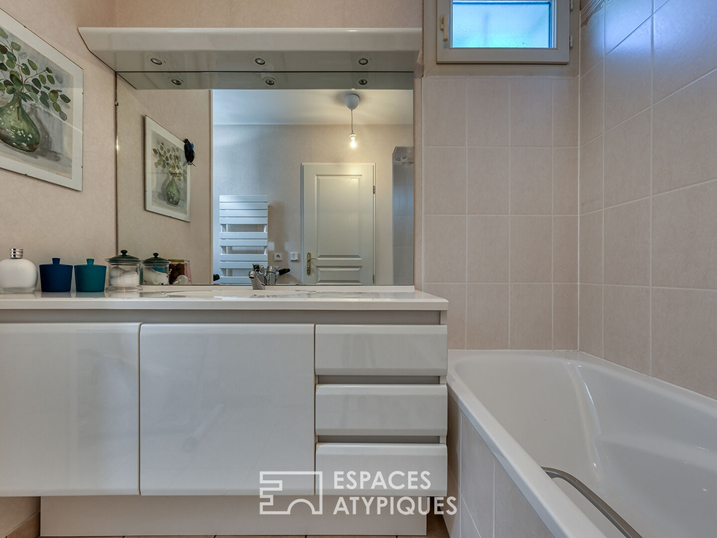 Maison familiale dans un domaine privé à Étiolles avec spa et jardin