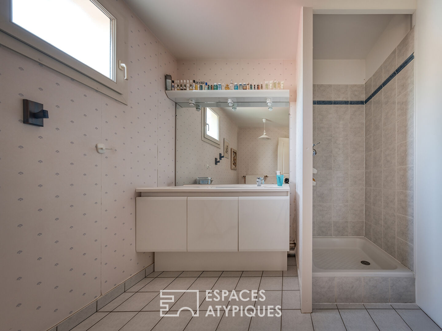 Maison familiale dans un domaine privé à Étiolles avec spa et jardin